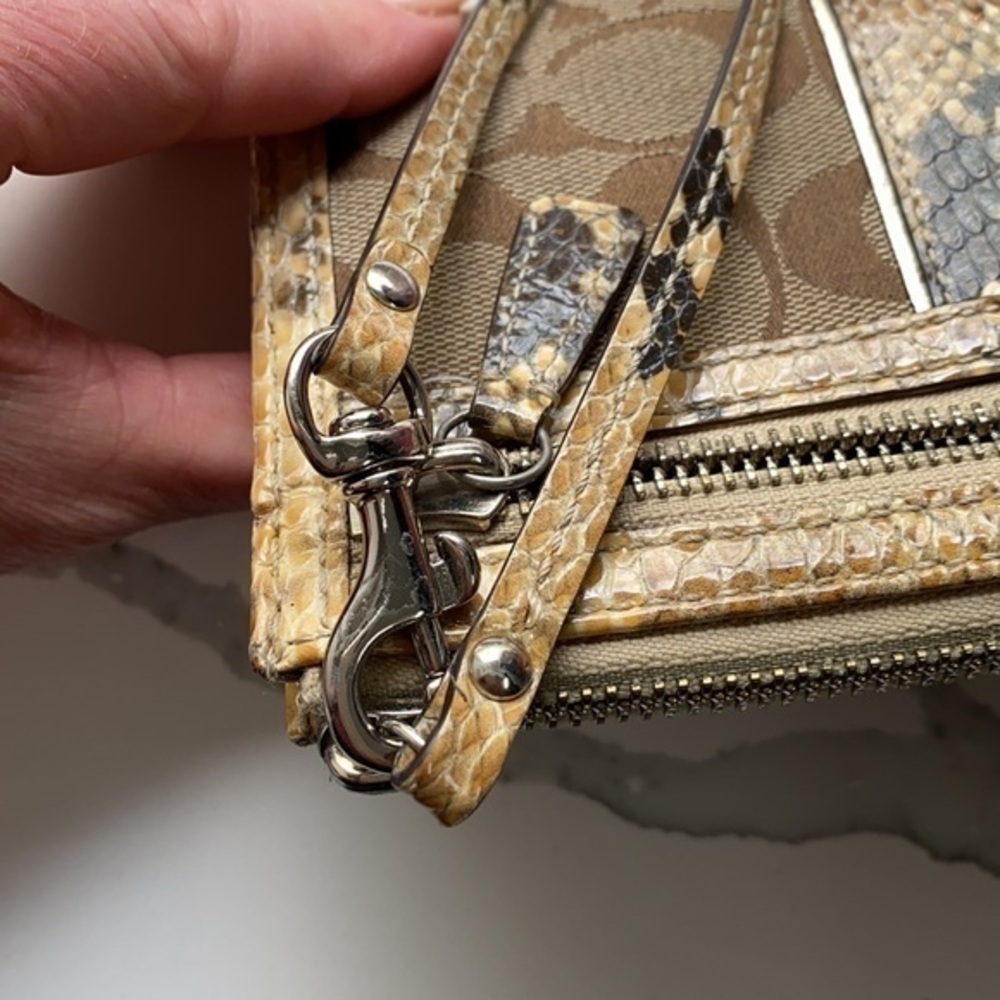 Coach Legacy Signature Zippy Wallet Wristlet - Picture 12 of 12
